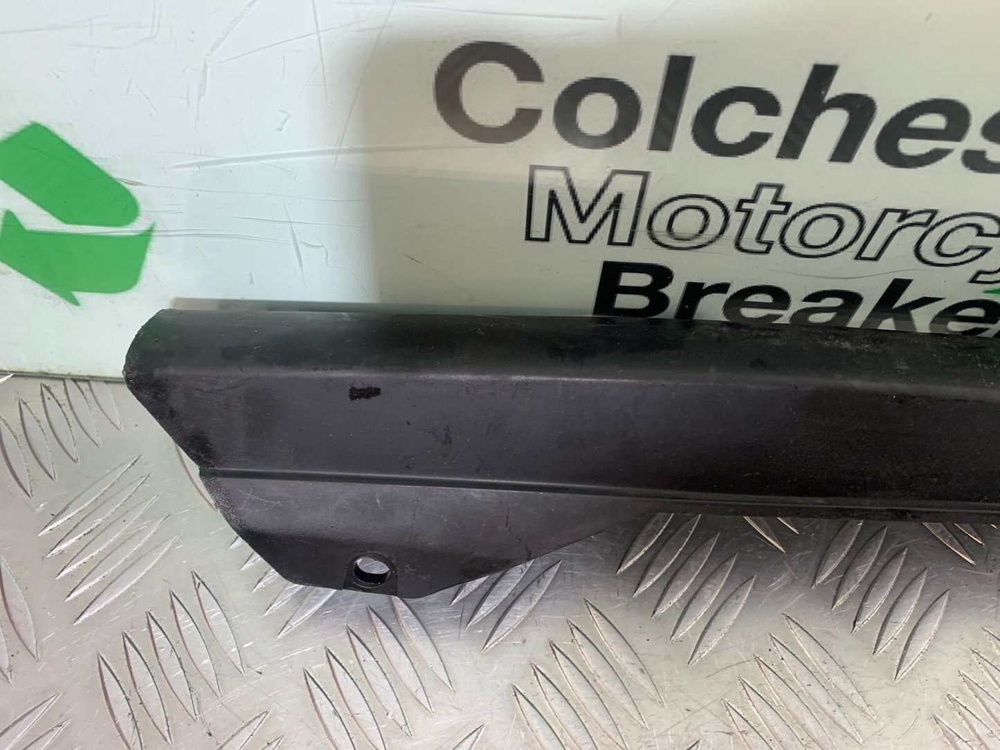 HONDA CBR1100 BLACKBIRD CHAIN GUARD   YEAR 1999-2005 (CMB1103)