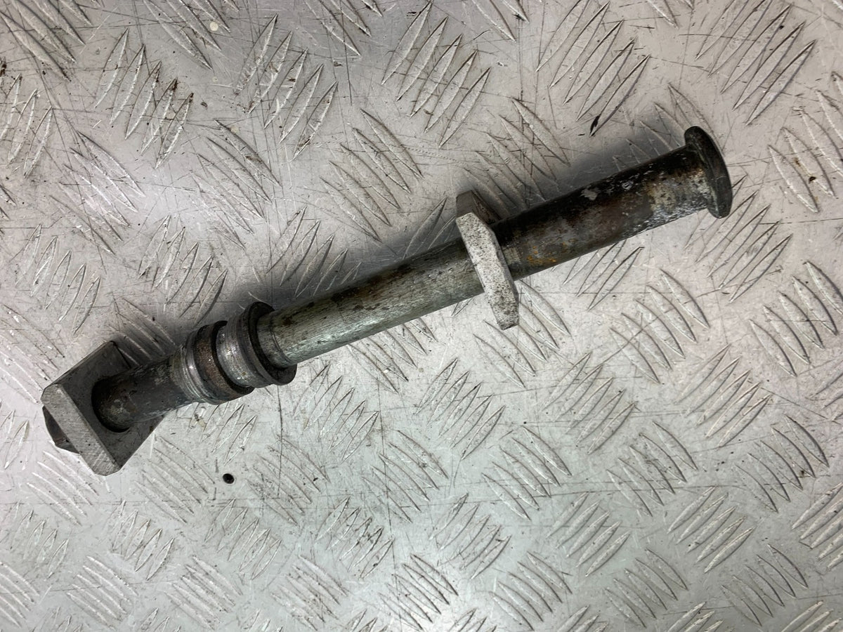 SUZUKI GSXR600 GSXR 600 SRAD REAR WHEEL SPINDLE  YEAR 1997-2000 (CMB1276)