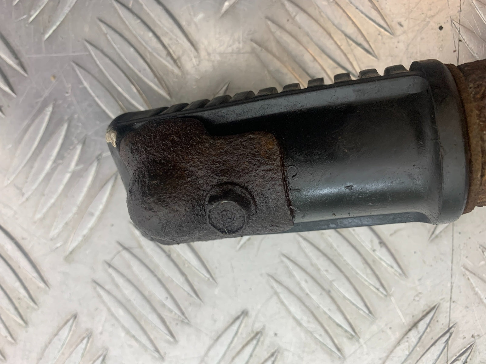 HONDA CX500 CX 500 FRONT RIGHT FOOTPEG  YEAR 1978 1981 (CMB1137)