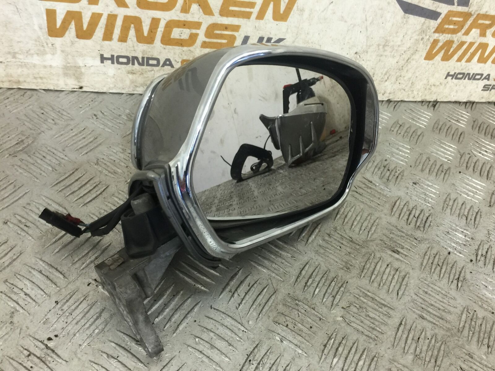 HONDA GL1800 GL 1800 RIGHT MIRROR  YEAR 2004-10 ABS (STOCK 890)