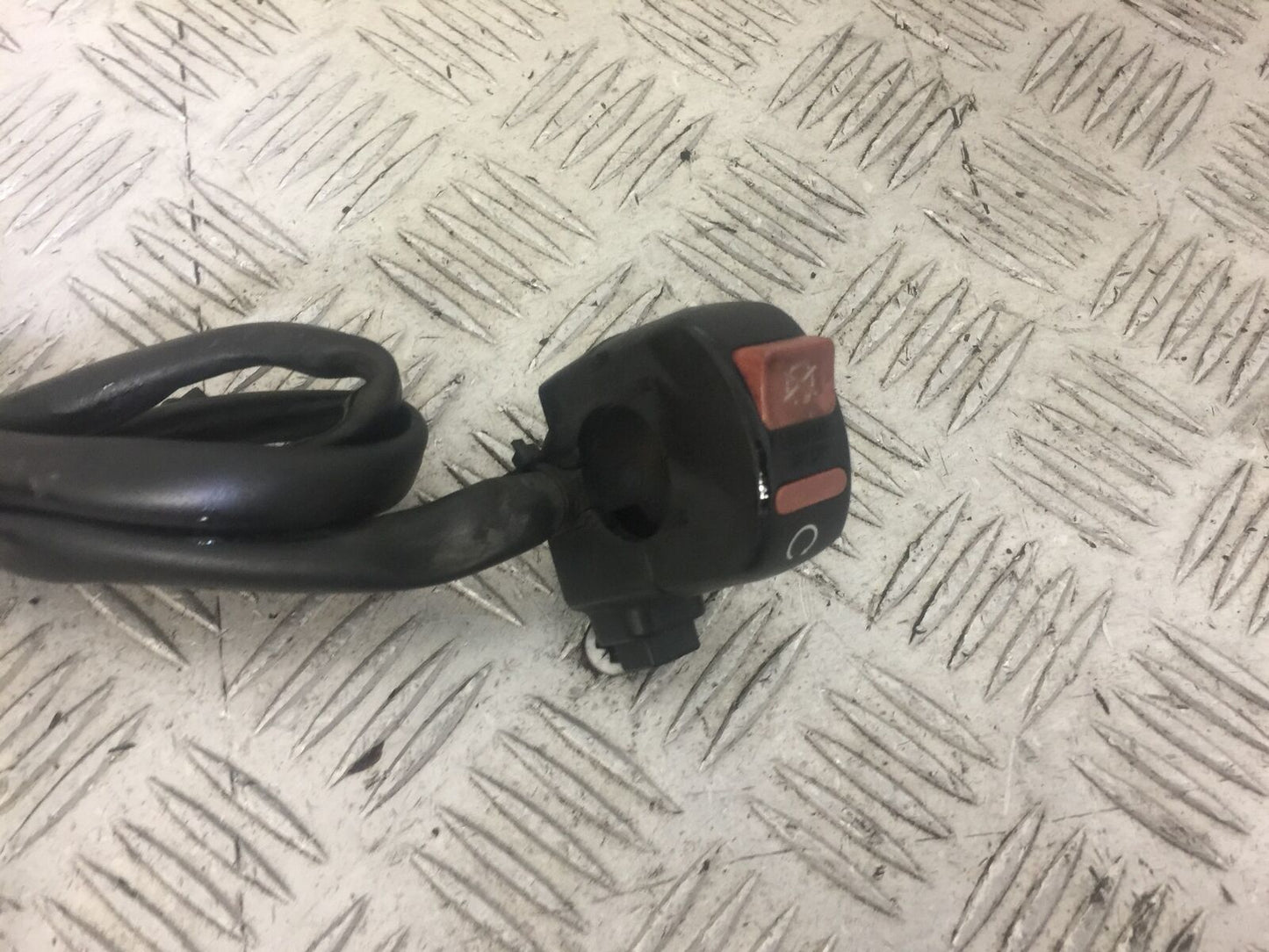 HONDA XL125 VARADERO RIGHT SWITCH GEAR  YEAR 2004 (STOCK 629)