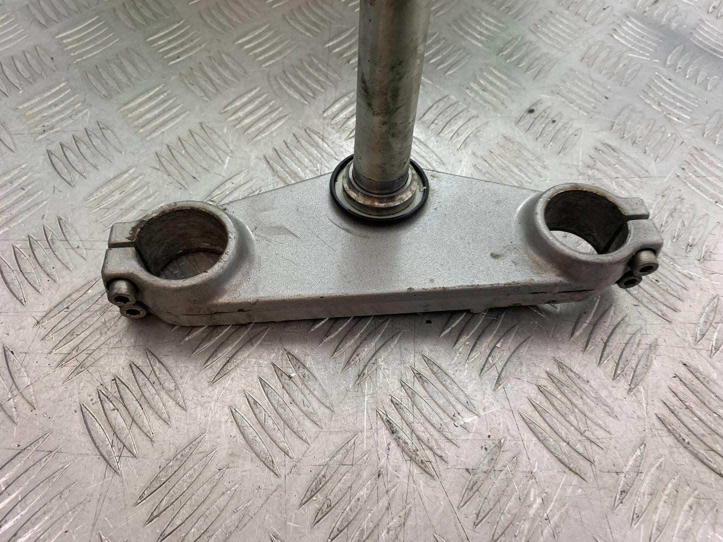 TRIUMPH 1050 SPRINT ST BOTTOM YOKE 2003-2011 (CMB1285)