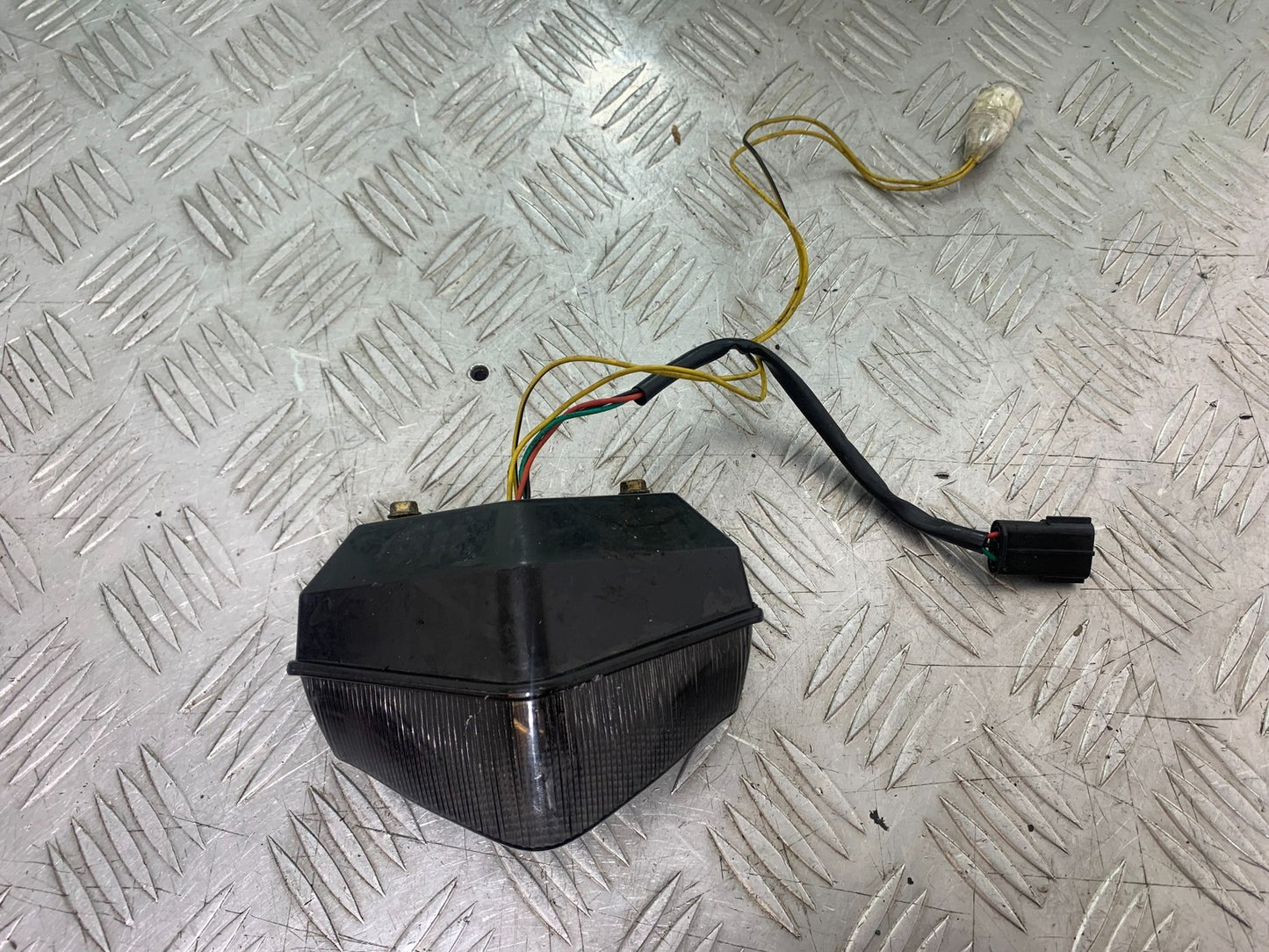 TRIUMPH 1050 SPRINT ST REAR LIGHT  YEAR 2004-2007 (CMB1197)