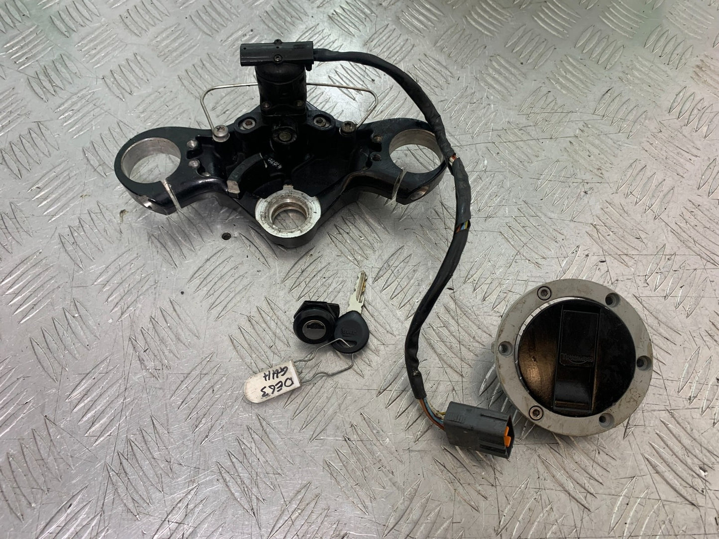 TRIUMPH 1050 SPRINT GT LOCKS AND KEY   YEAR 2010-2016 (CMB1250)