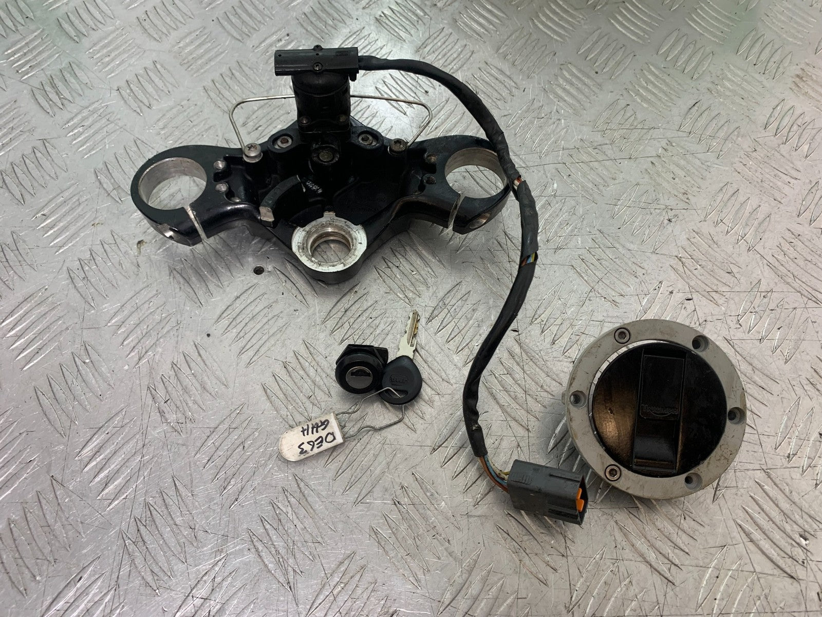 TRIUMPH 1050 SPRINT GT LOCKS AND KEY   YEAR 2010-2016 (CMB1250)