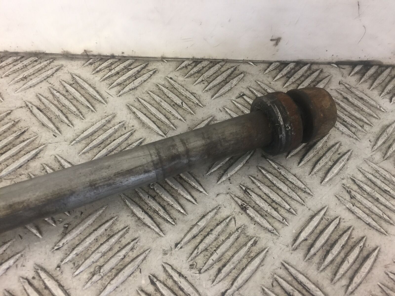 HONDA XL1000 VARADERO REAR WHEEL SPINDLE YEAR 2000 (STOCK 343)