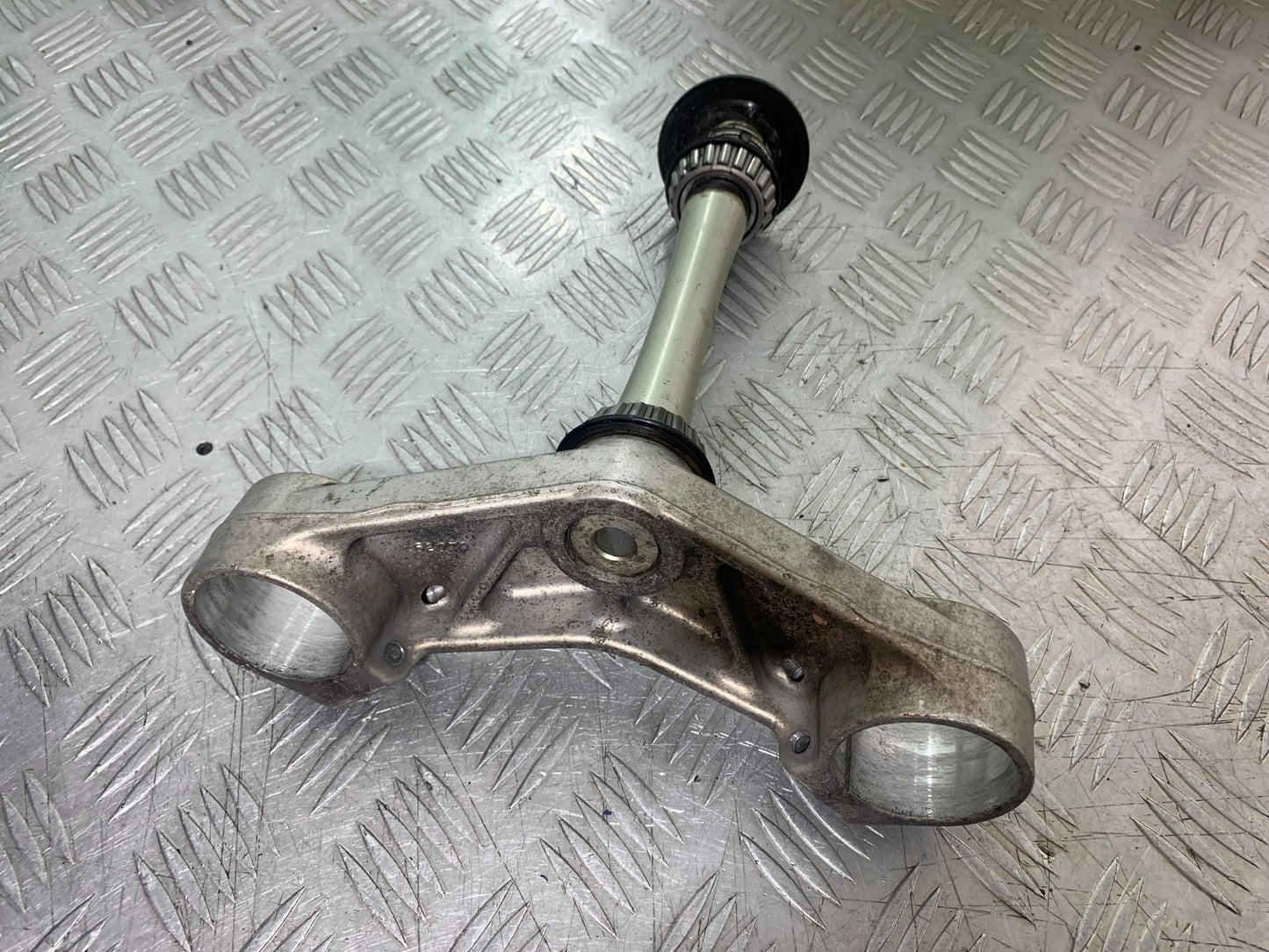 SUZUKI DL1000 V-STROM BOTTOM YOKE  YEAR 2014-2019 (CMB1325)