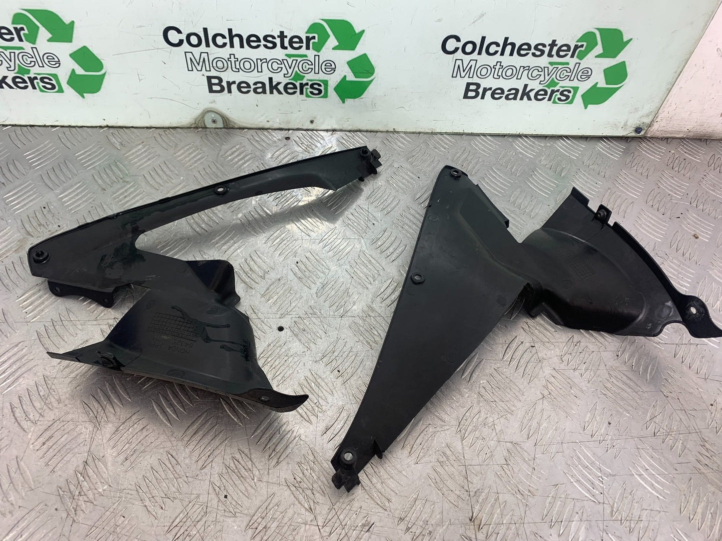 HONDA CBR1000 rr FIREBLADE LEFT AND RIGHT INNER INFILLS YEAR 2006  (CMB1220)