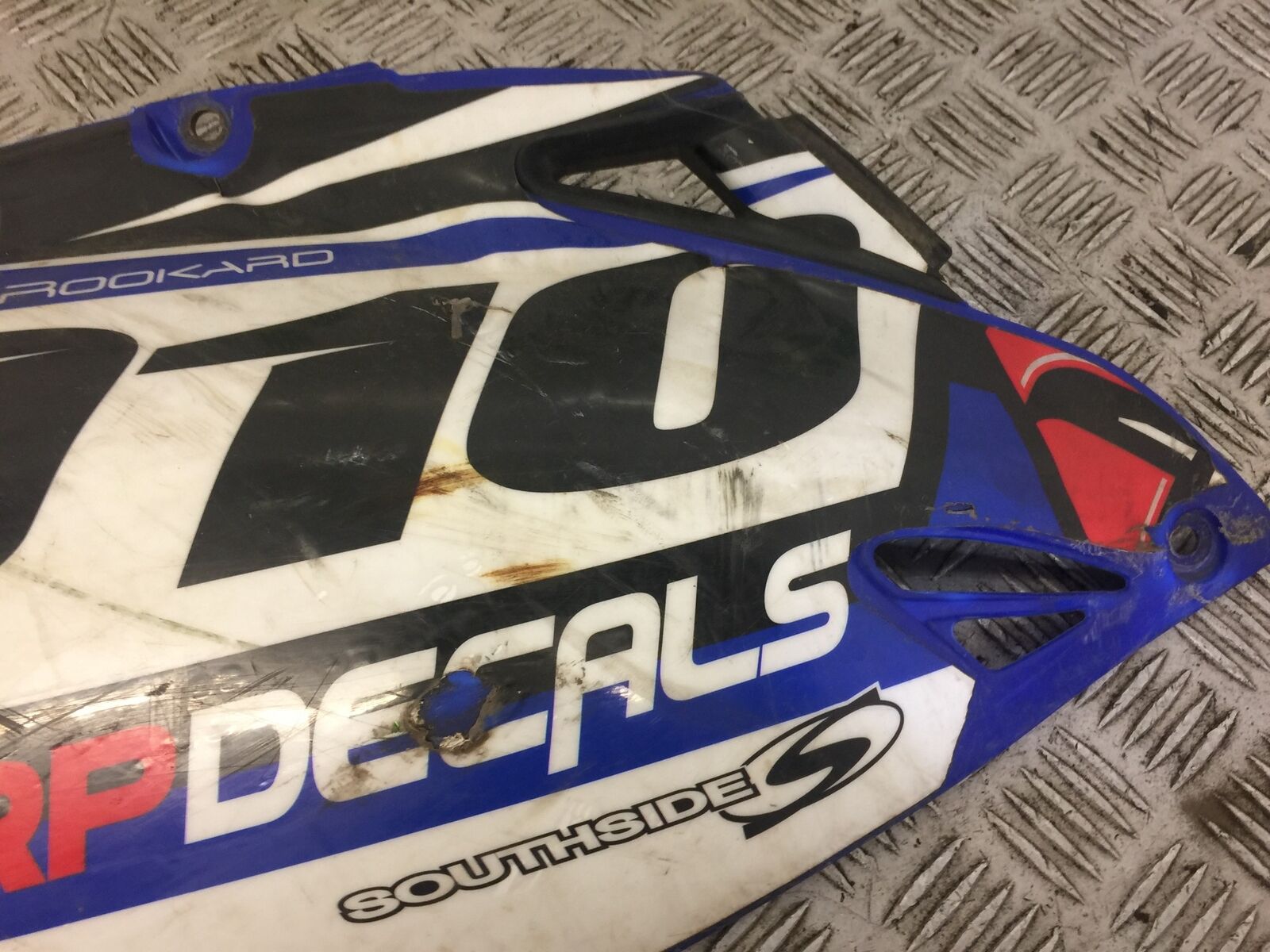 YAMAHA YZF450 YFZ 450 RIGHT SIDE PANEL  YEAR 2003-05 (STOCK 588)