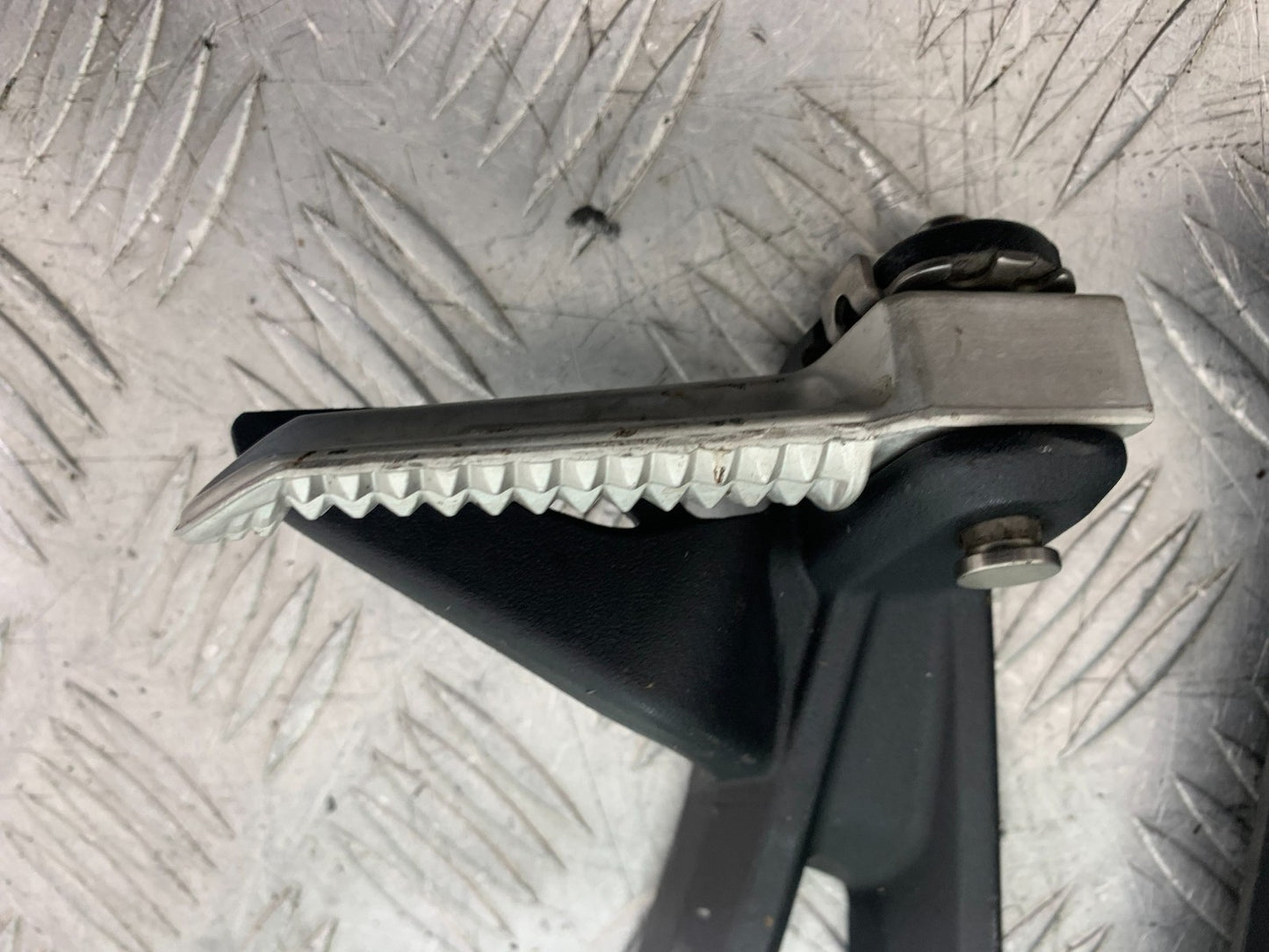 TRIUMPH 675 STREET TRIPLE RX REAR HANGER AND PEGS   2015- 2017 (CMB1299)
