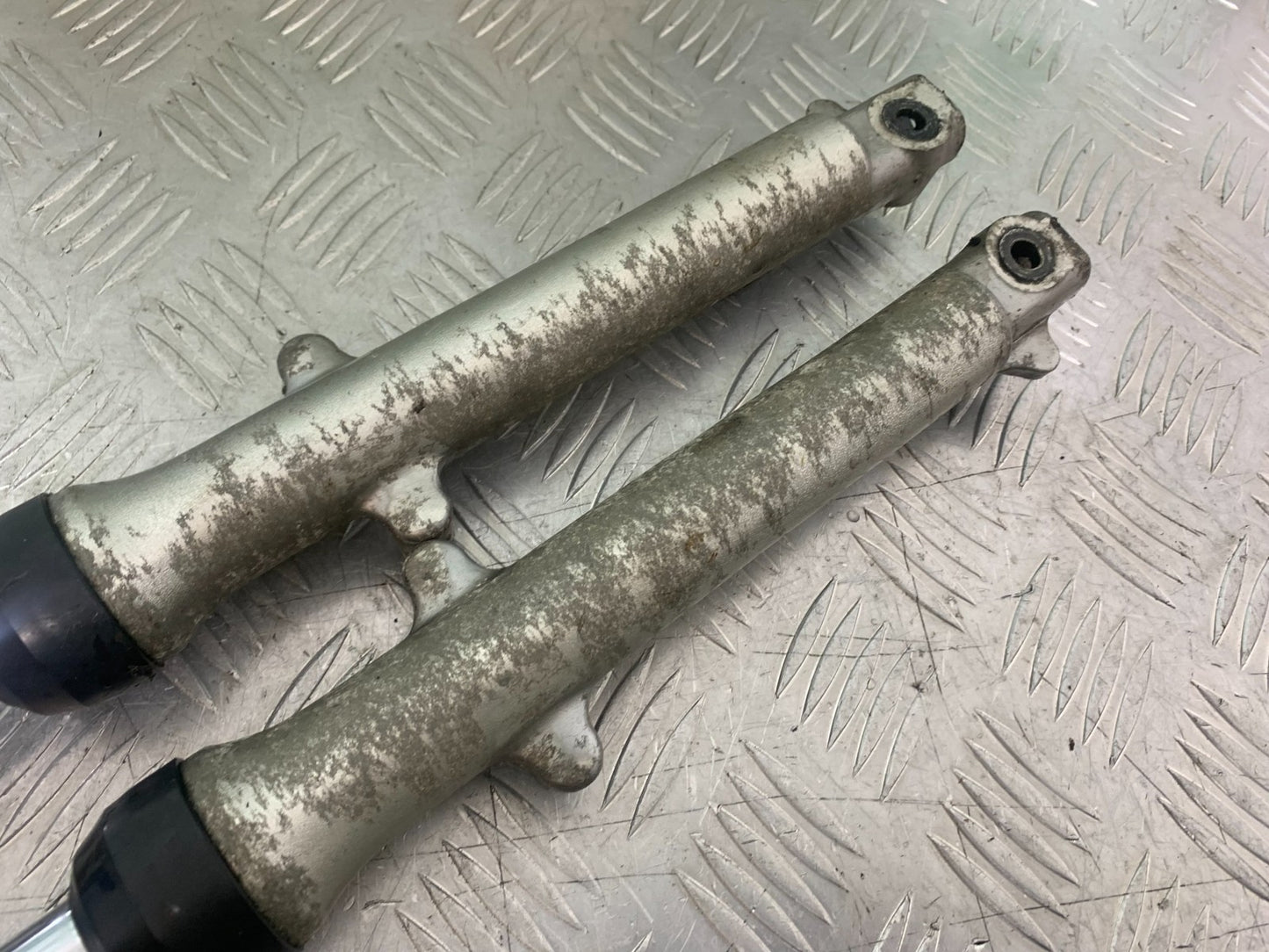 SUZUKI GP100 GP 100 FORKS  YEAR 1978-1988 (CMB1259)