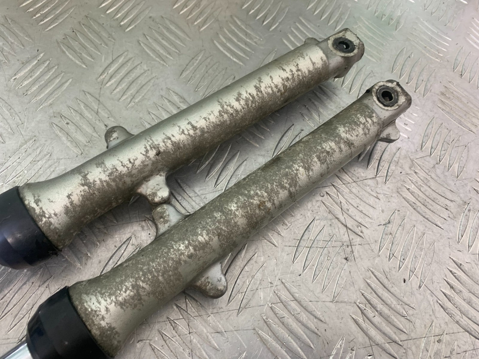 SUZUKI GP100 GP 100 FORKS  YEAR 1978-1988 (CMB1259)