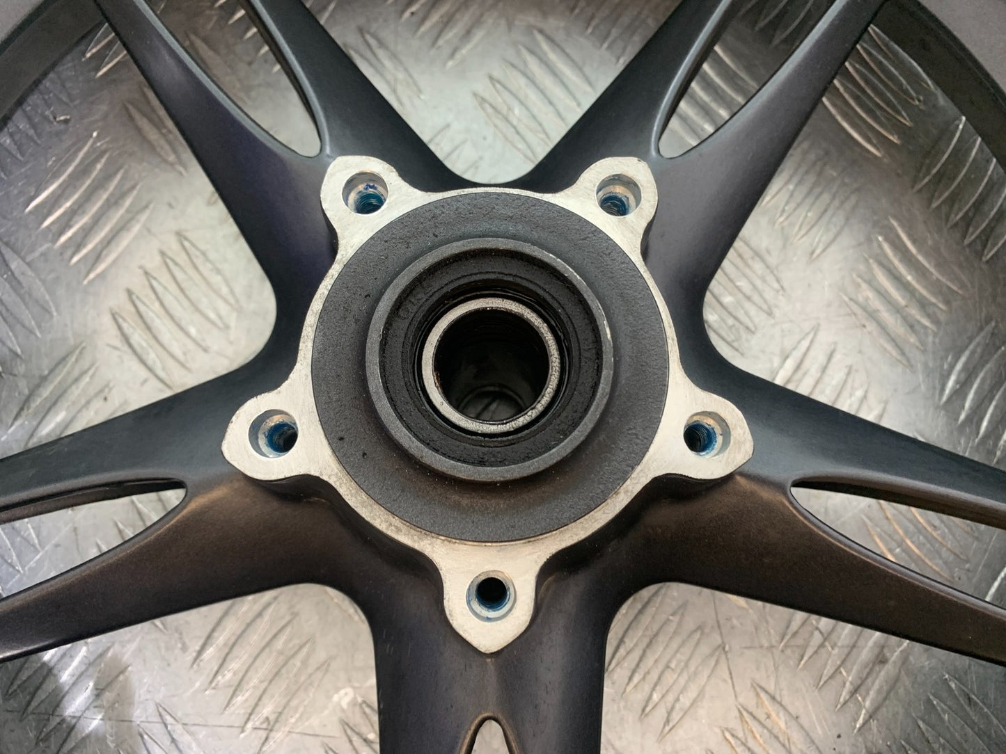 TRIUMPH 1050 SPEED TRIPLE FRONT WHEEL   YEAR 2005-2007 (CMB1322)