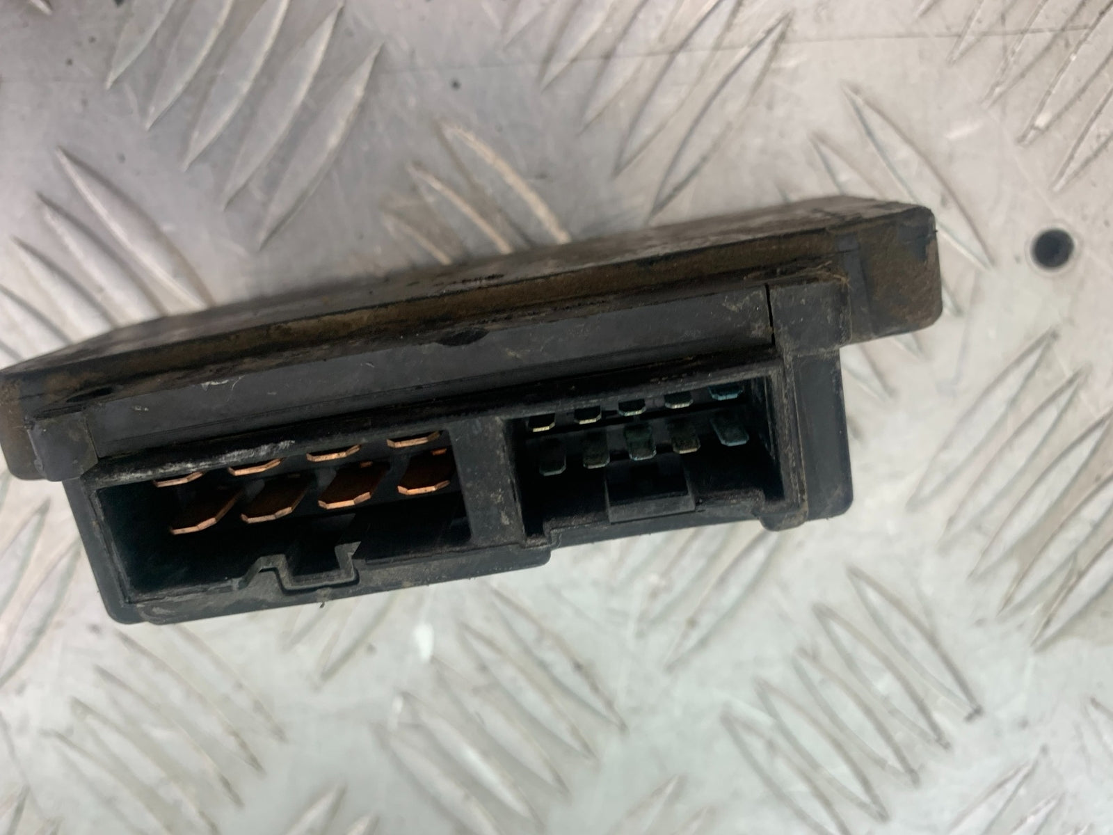 KAWASAKI ZZR1100 D FUSE BOX   YEAR 1993-2001 (CMB1164)