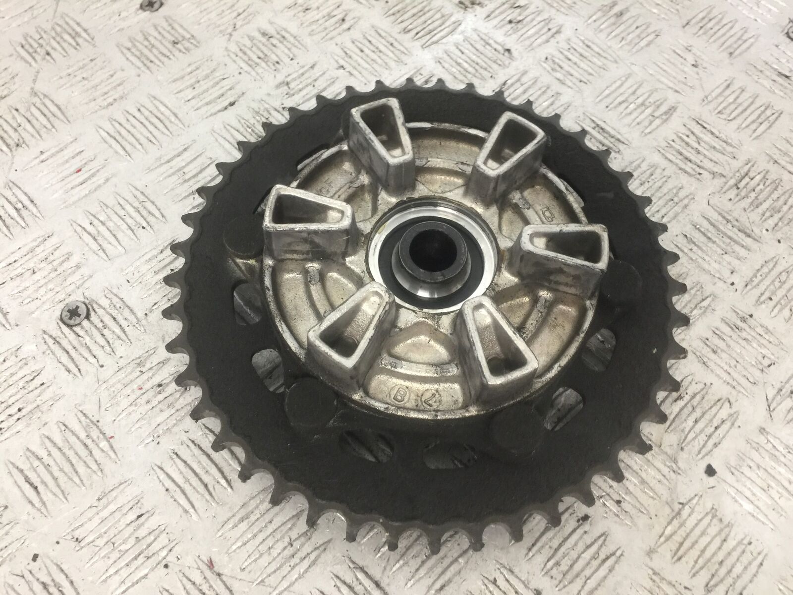HONDA CBR600 CBR 600 F4I REAR SPROCKET CARRIER  YEAR 2002 (STOCK 867)