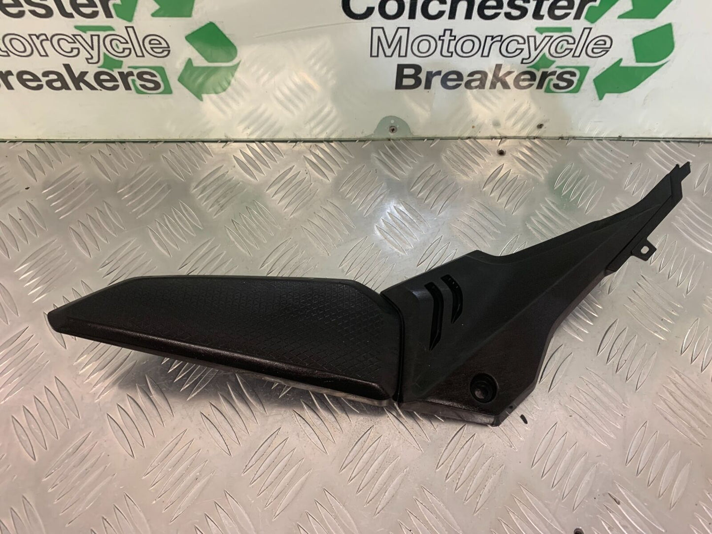 HONDA CBR650 R CBR 650R LEFT SEAT PANEL YEAR 2019-2020 (STOCK 952)