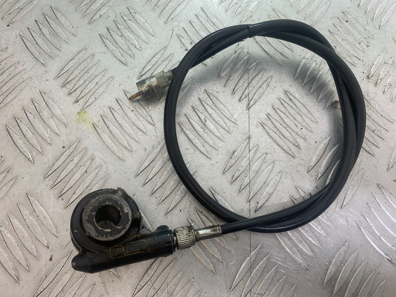 KAWASAKI GT550 GT 550 SPEEDO DRIVE AND CABLE  YEAR 1984-87 (CMB1141)