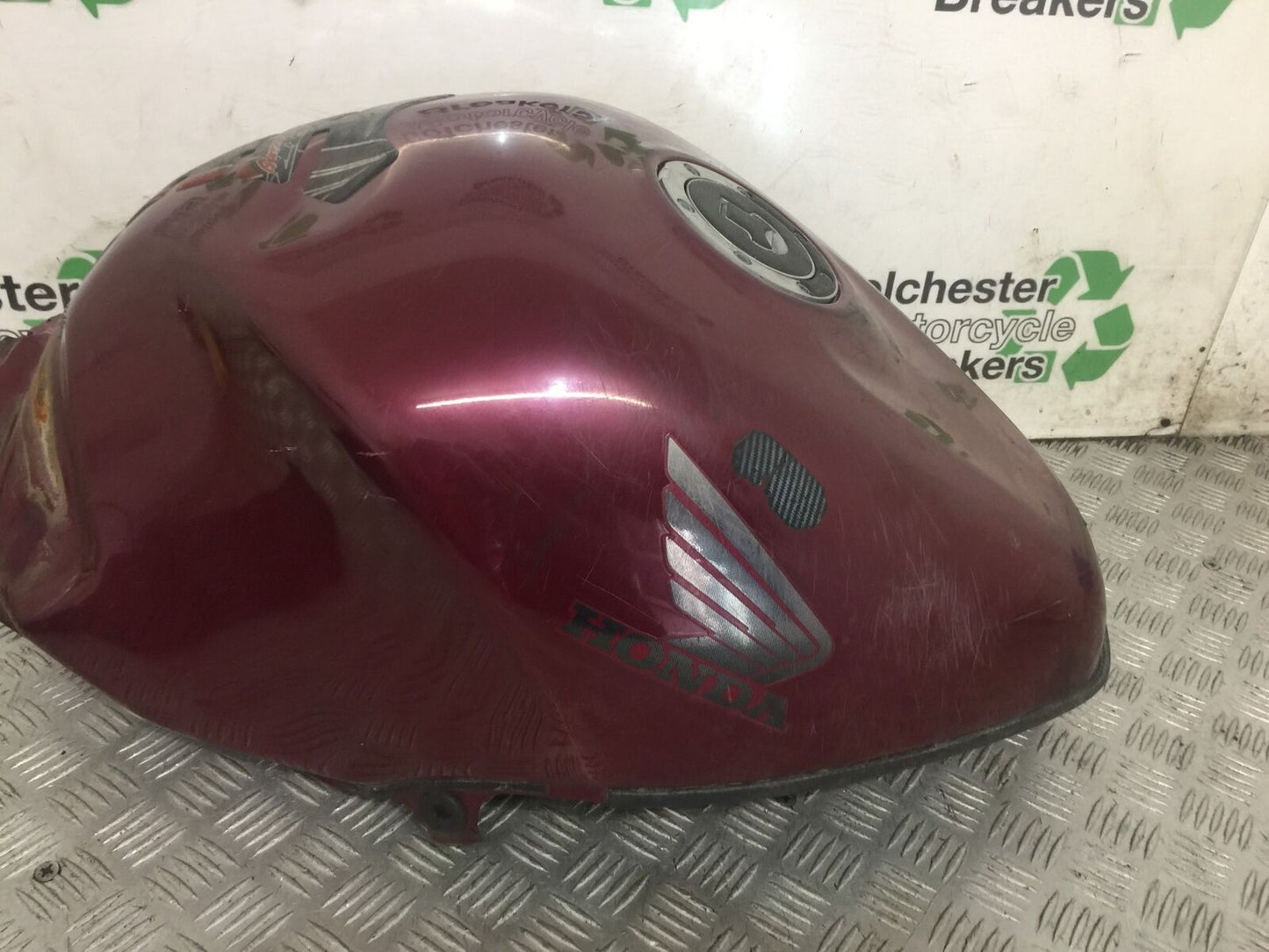 HONDA CBR1100 BLACKBIRD PETROL TANK YEAR 1996-1998 (STOCK 862)