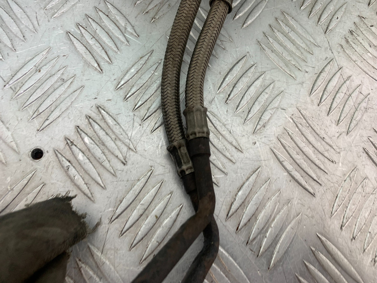 TRIUMPH T509 SPEED TRIPLE OIL COOLER AND LINES   YEAR 1997-1998 (CMB1144)