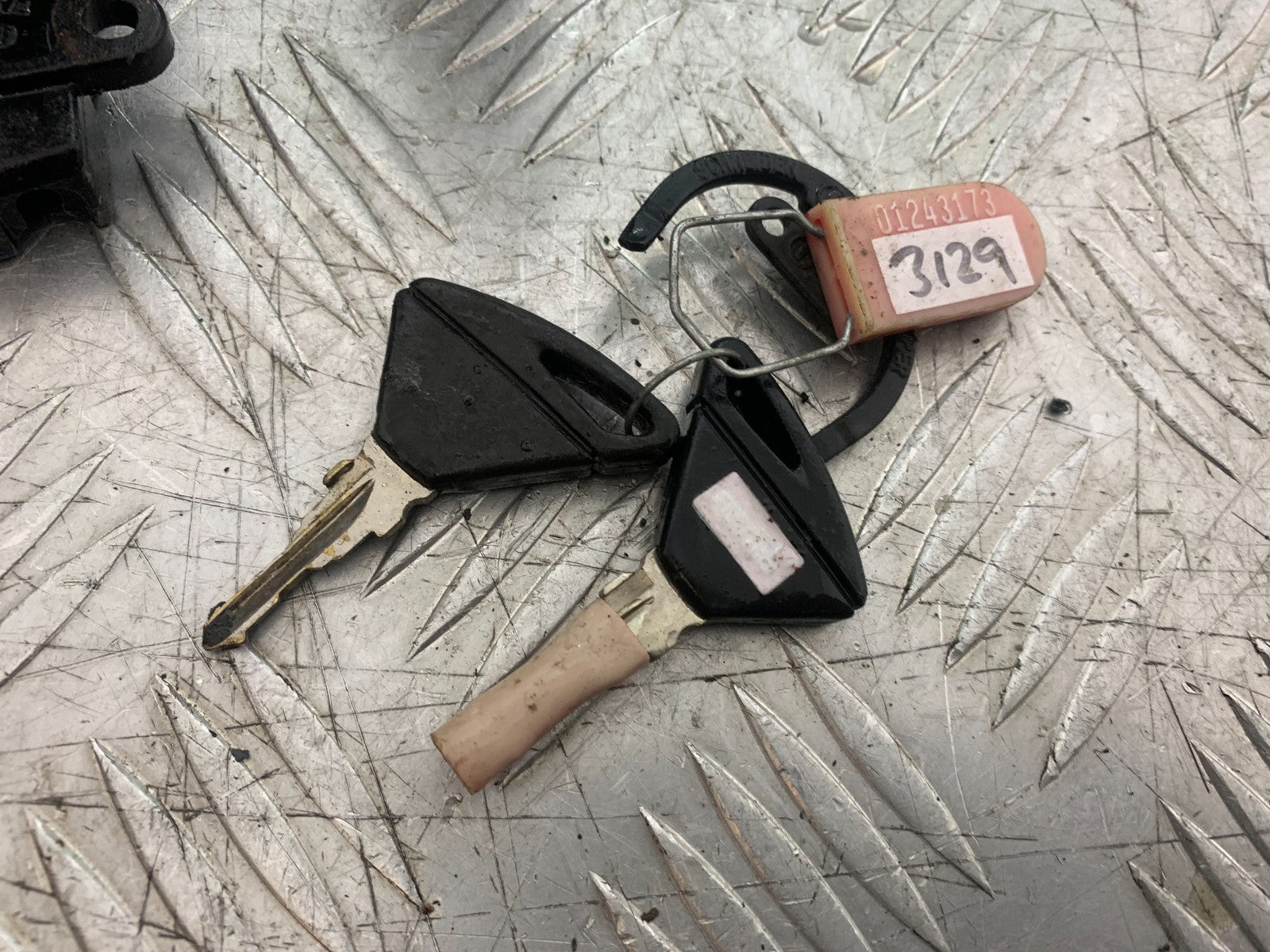 APRILIA 650 PAGASO STRADA LOCKS KEYS TOP YOKE   YEAR 2005-2010 (CMB1260)