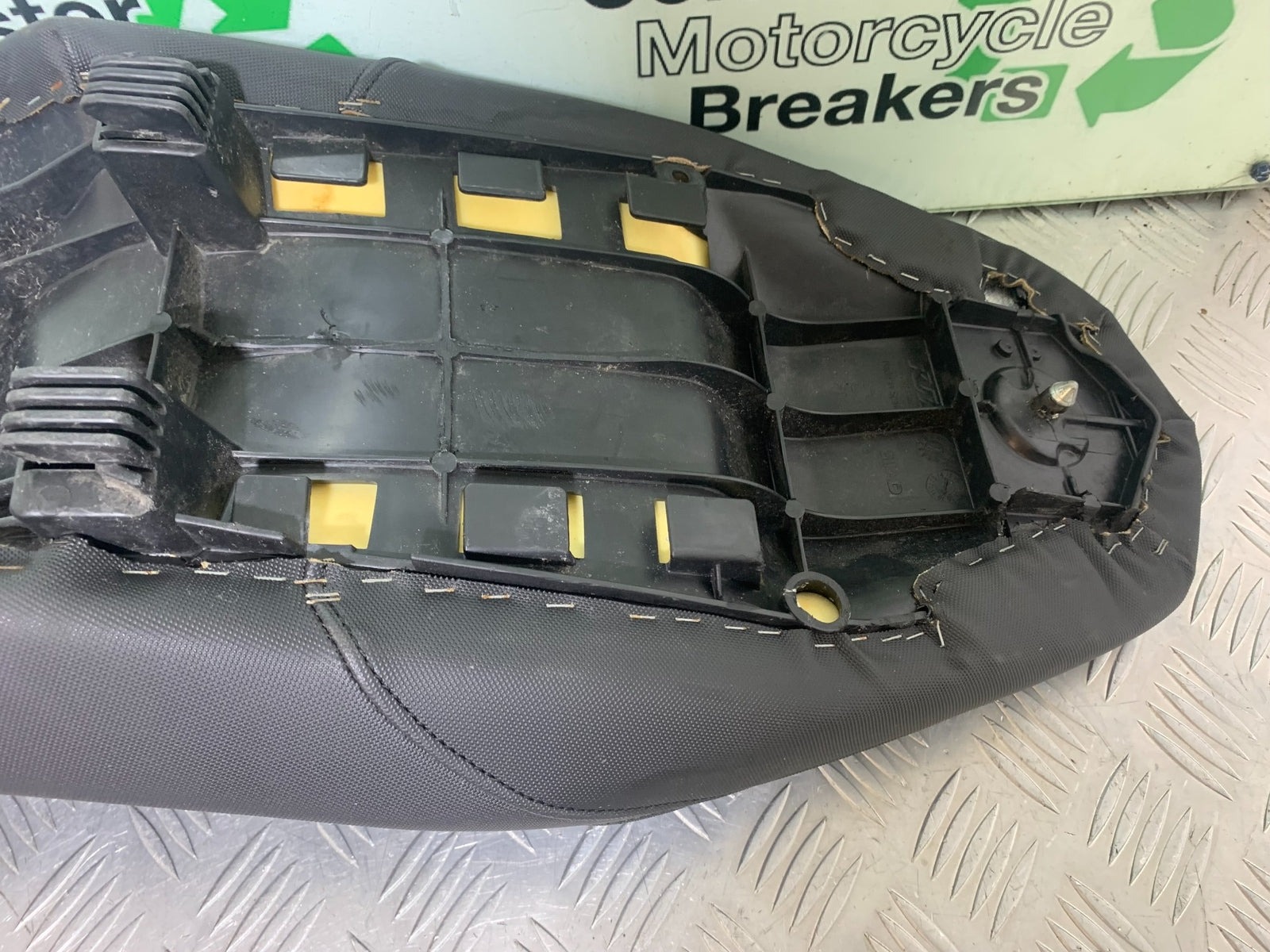 KTM 990 SUPERMOTO T SEAT  YEAR 2010-2011  (CMB1127)