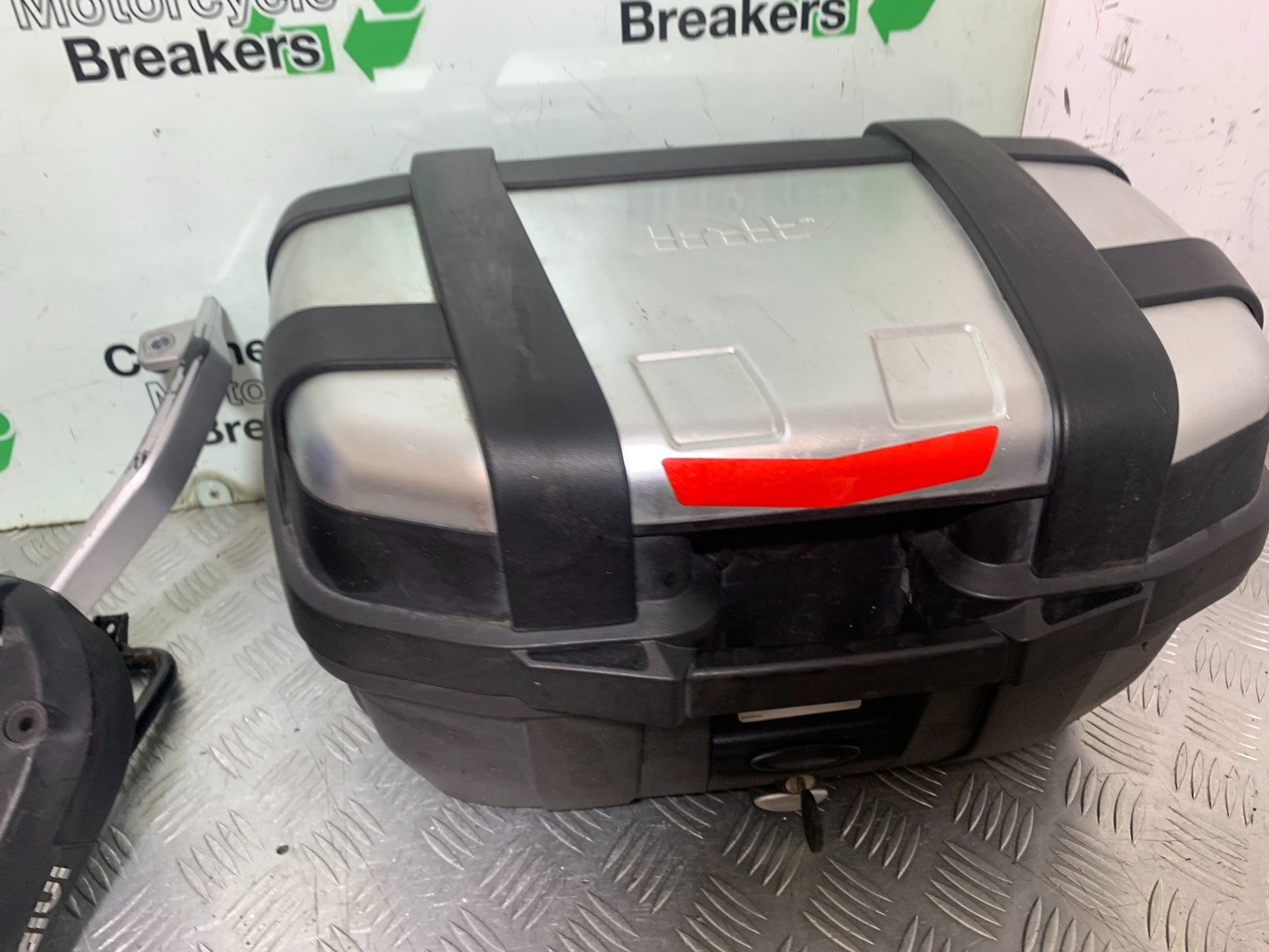 SUZUKI DL1000 V-STROM GIVI TOP BOX AND RACK   YEAR 2014-2019 (CMB1325)