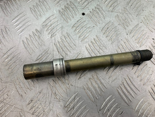 TRIUMPH 955i SPRINT ST FRONT WHEEL SPINDLE  YEAR 1999-04 (CMB1230)