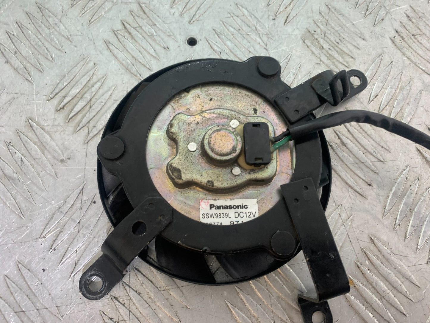 YAMAHA YZF R1 14 B BIG BANG RADIATOR FAN   2009-14 (CMB1175)