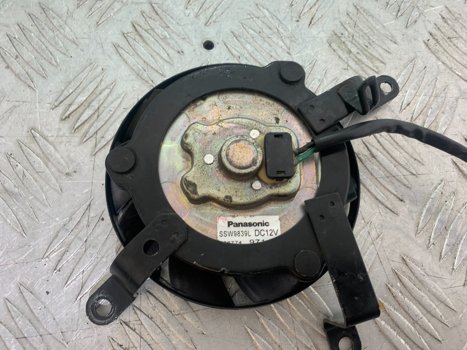 YAMAHA YZF R1 14 B BIG BANG RADIATOR FAN   2009-14 (CMB1175)