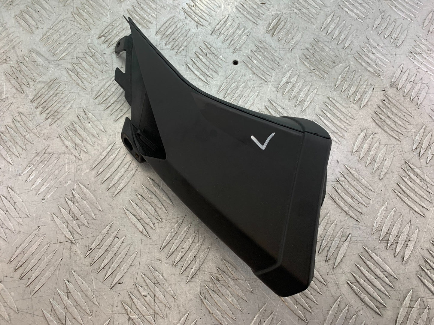 APRILIA TUONO 1000 V4R LEFT AIR TUBE  YEAR 2011-13  (CMB1316)