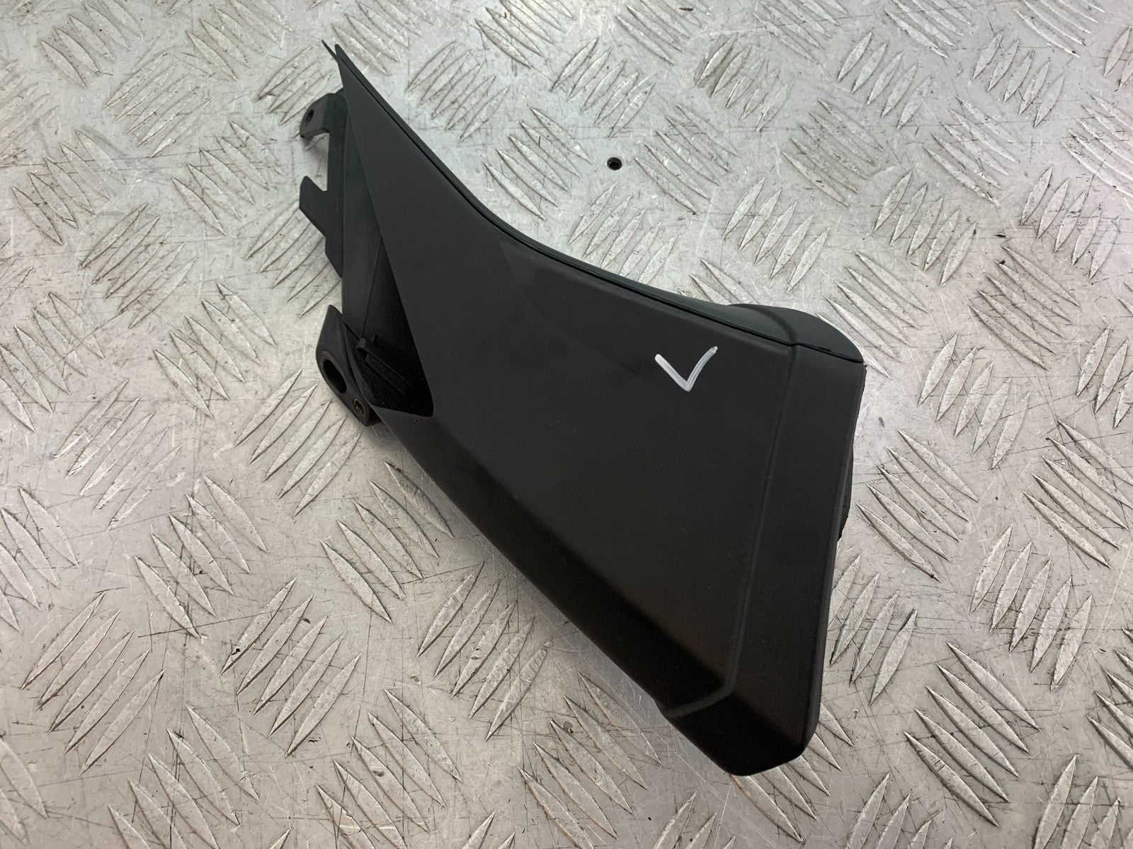 APRILIA TUONO 1000 V4R LEFT AIR TUBE  YEAR 2011-13  (CMB1316)