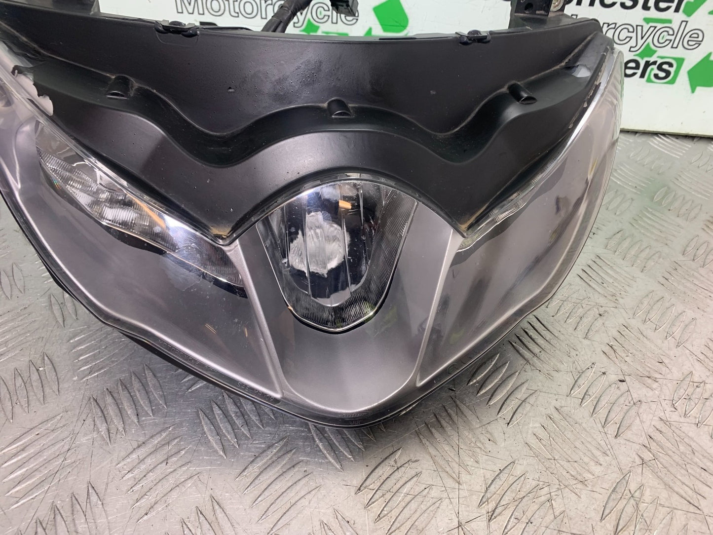 TRIUMPH 1050 SPRINT GT HEADLIGHT YEAR 2010-2016 (CMB1250)
