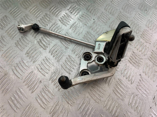 YAMAHA FZS1000 FAZER FRONT LEFT HANGER PEG & GEAR LEVER   YEAR 2001-05 (CMB1275)
