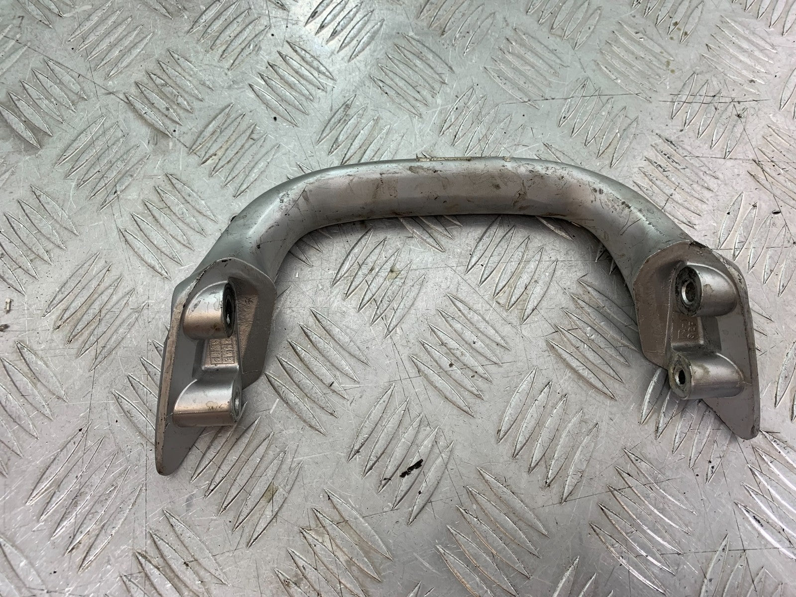 SUZUKI GSF1200 GSF 1200 BANDIT GRAB RAIL YEAR 2001-2004 (CMB1188)