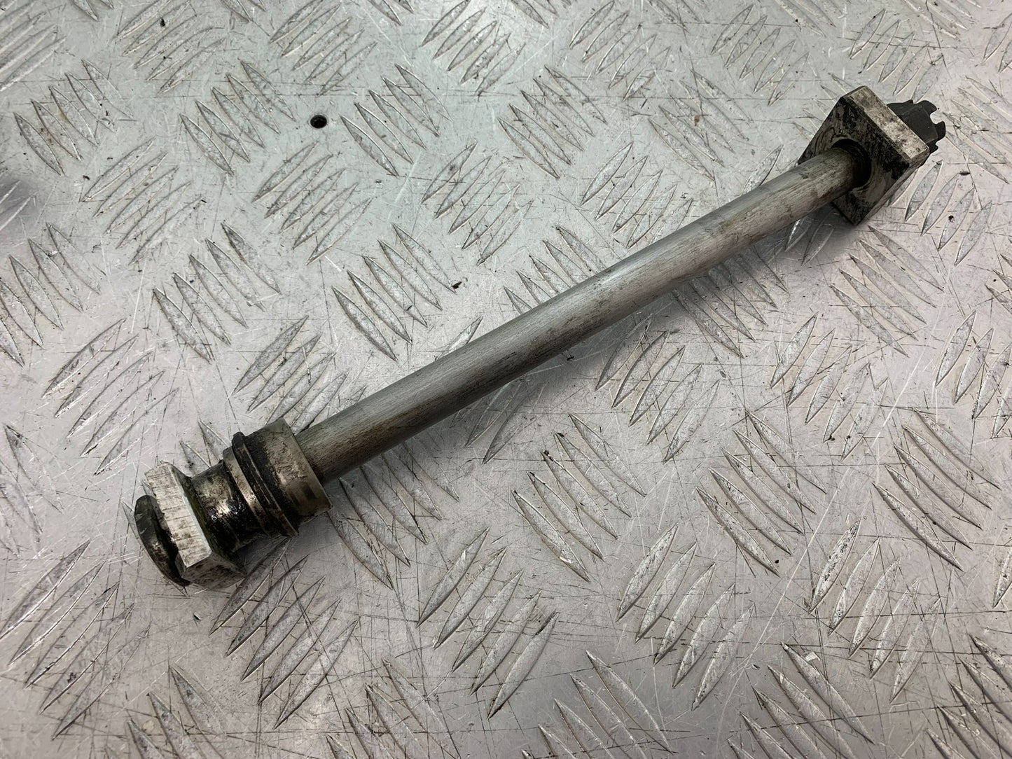 KAWASAKI ZX10R ZX10 R REAR WHEEL SPINDLE  2008-2010 (CMB1301)