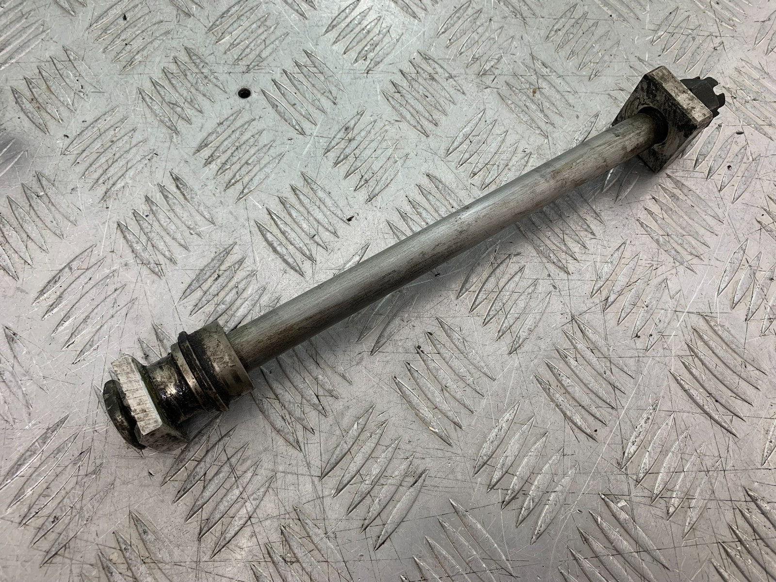 KAWASAKI ZX10R ZX10 R REAR WHEEL SPINDLE  2008-2010 (CMB1301)