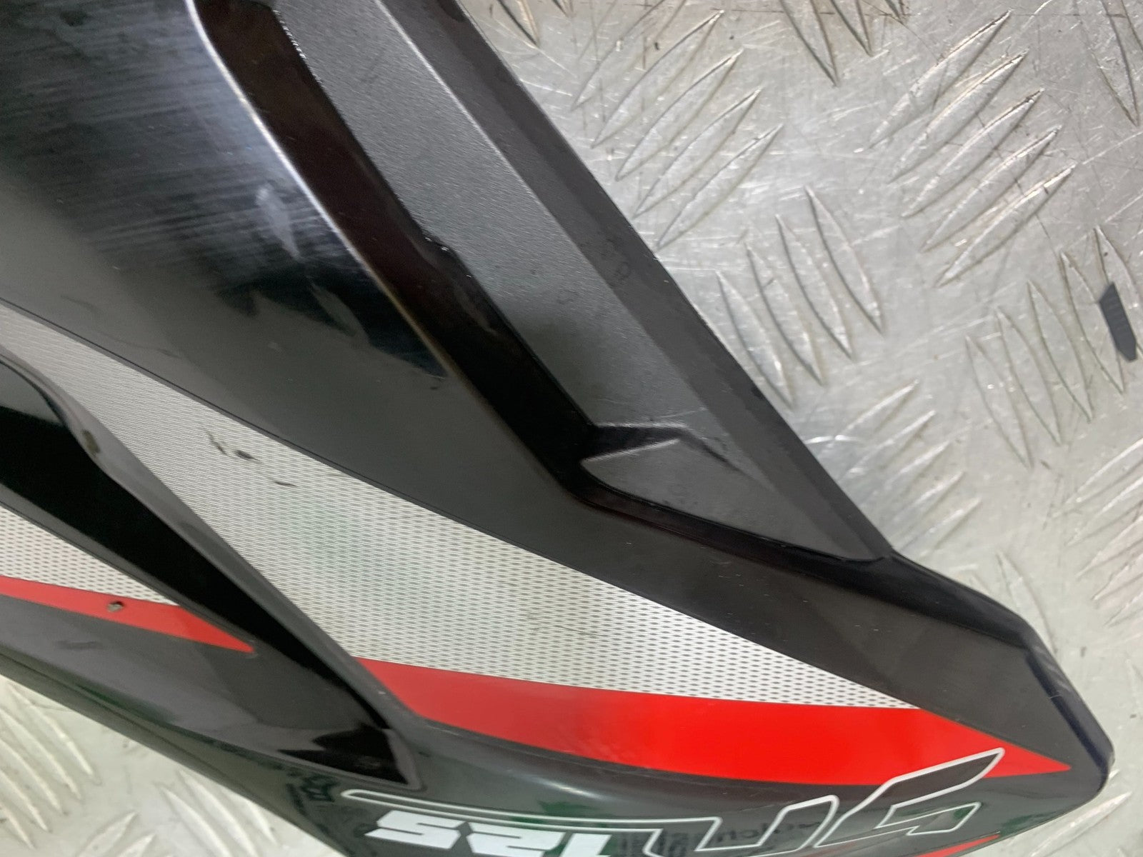 BENELLI BN125 BN 125 LEFT SIDE FAIRING   YEAR 2018-2021 (CMB1194)