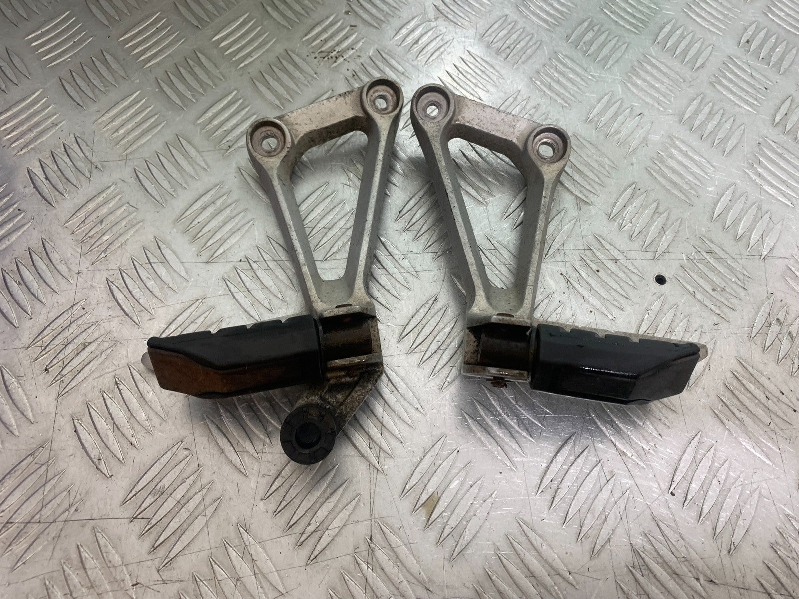 HONDA CB500 F CB500F REAR HANGERS AND PEGS  YEAR 2013-2015  (CMB1235)