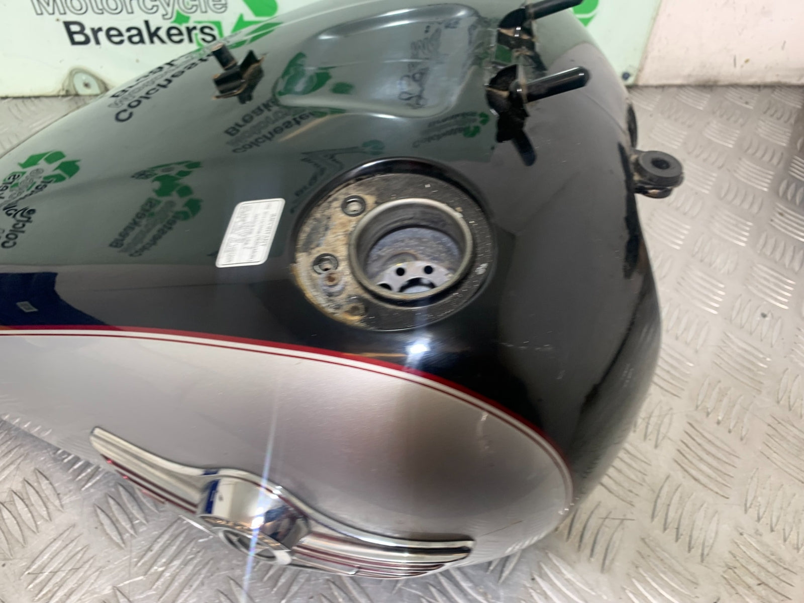 KAWASAKI VN1500 CLASSIC PETROL TANK  YEAR 1999 -2006 (CMB1166)