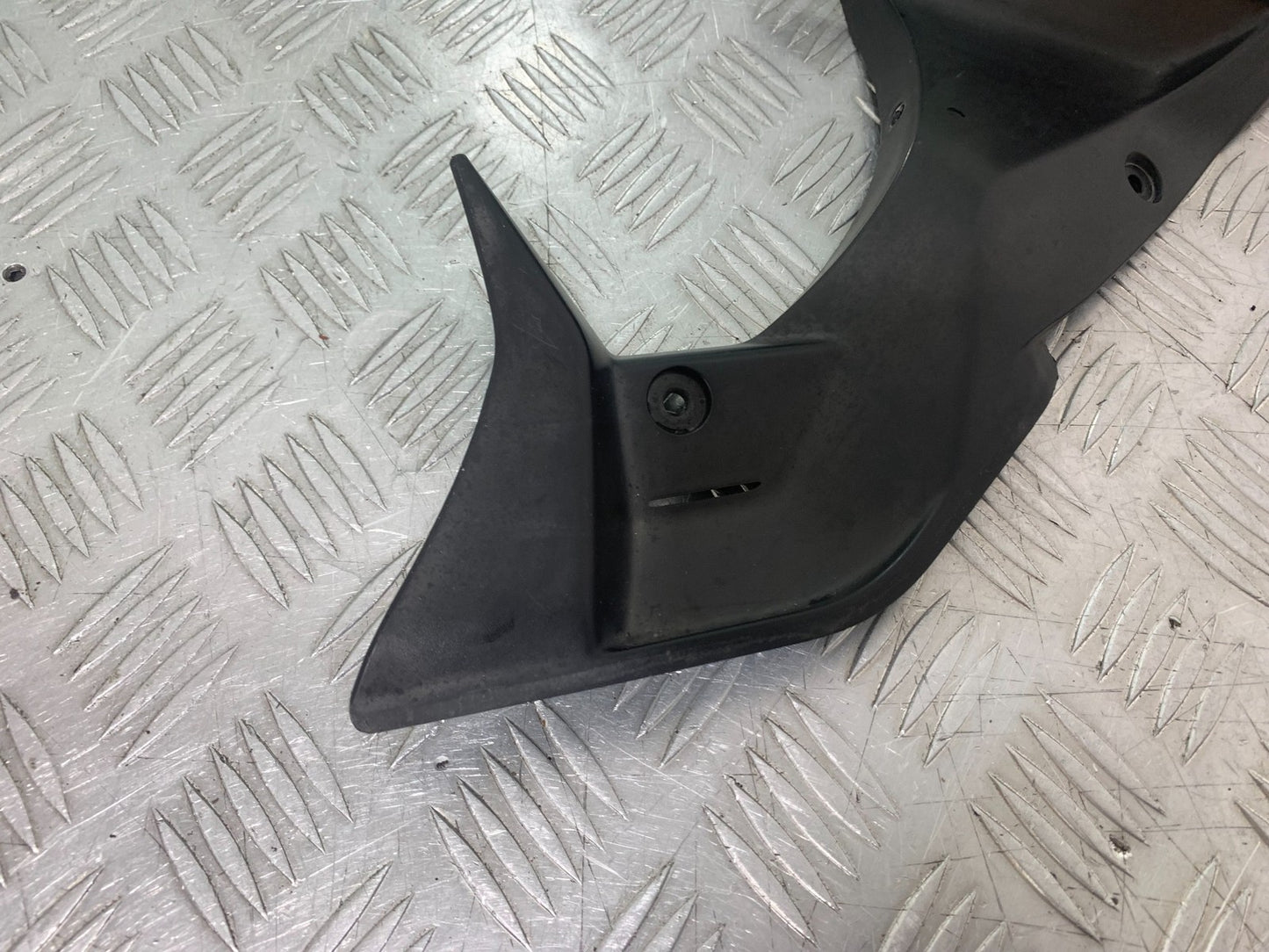 YAMAHA YZF-R125 YZF 125 RIGHT TOP FAIRING INFILL PANEL  YEAR 2019-2022 (CMB1263)