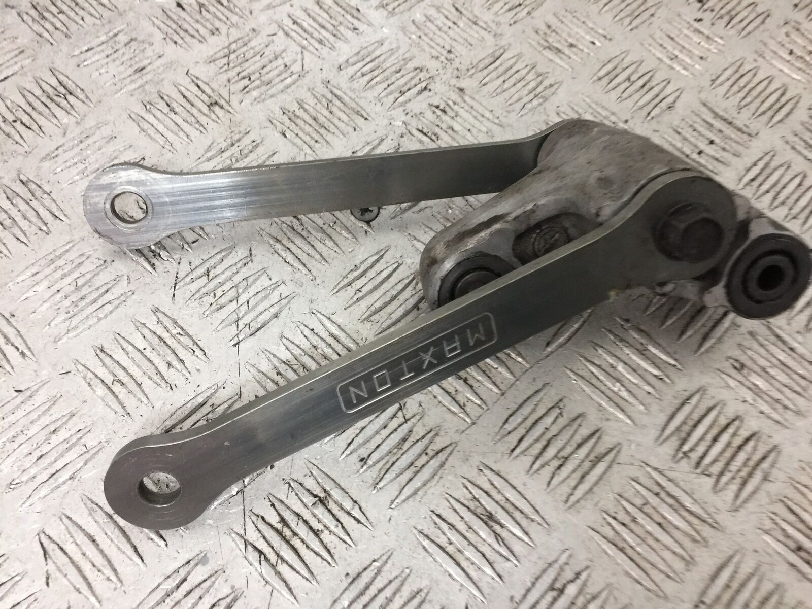 KAWASAKI ZX9R ZX9 C REAR SHOCK LINKAGE YEAR 1998-99 (STOCK 903)