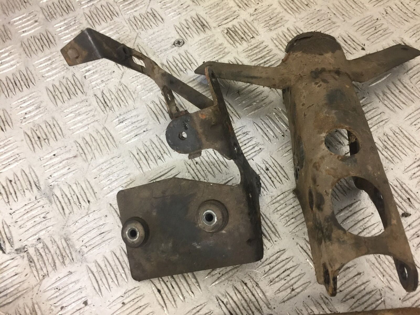 YAMAHA XT660 Z TENERE METAL BRACKETS  YEAR 2012  (STOCK 661)