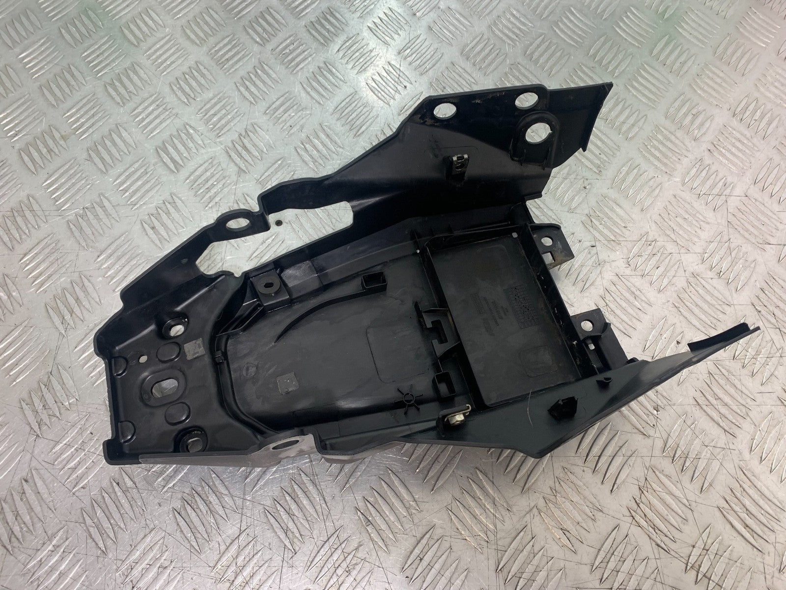 KTM DUKE 125 UNDERTRAY YEAR 2017-2022 (CMB1222)