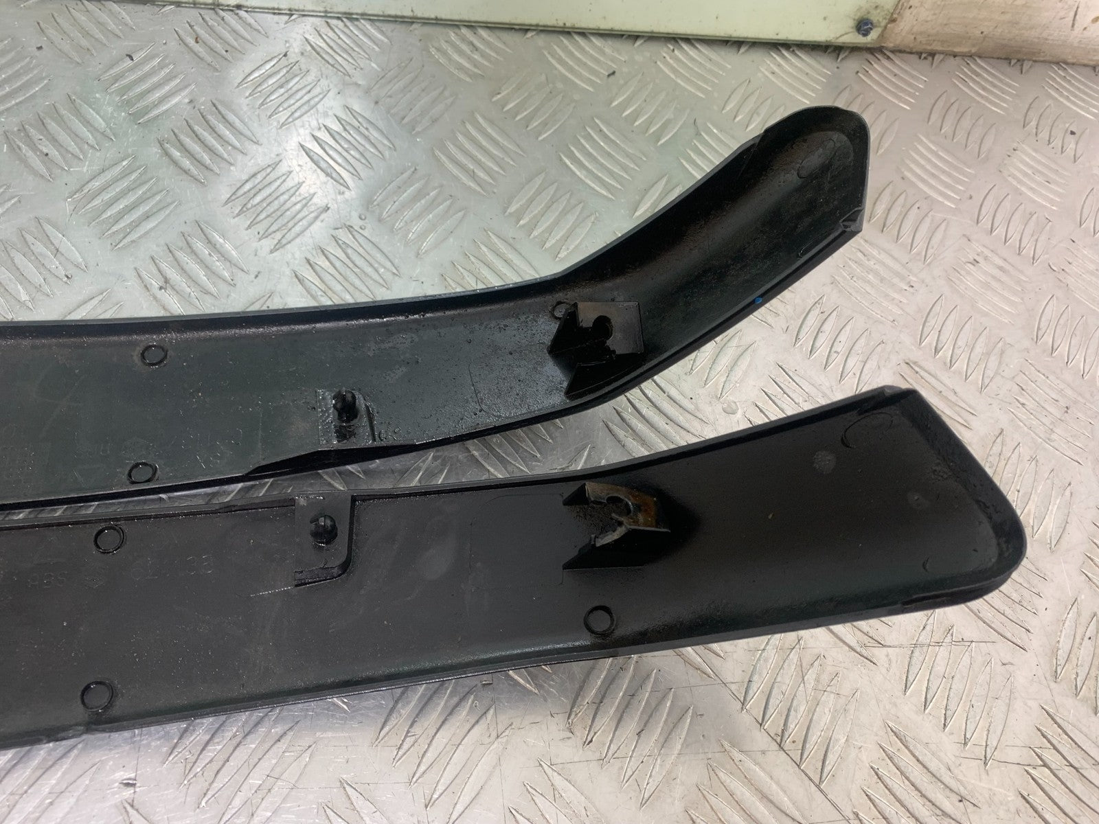 PIAGGIO VESPA GTS 125 LEFT & RIGHT LOWER INFILLS YEAR 2009-14  (CMB1261)