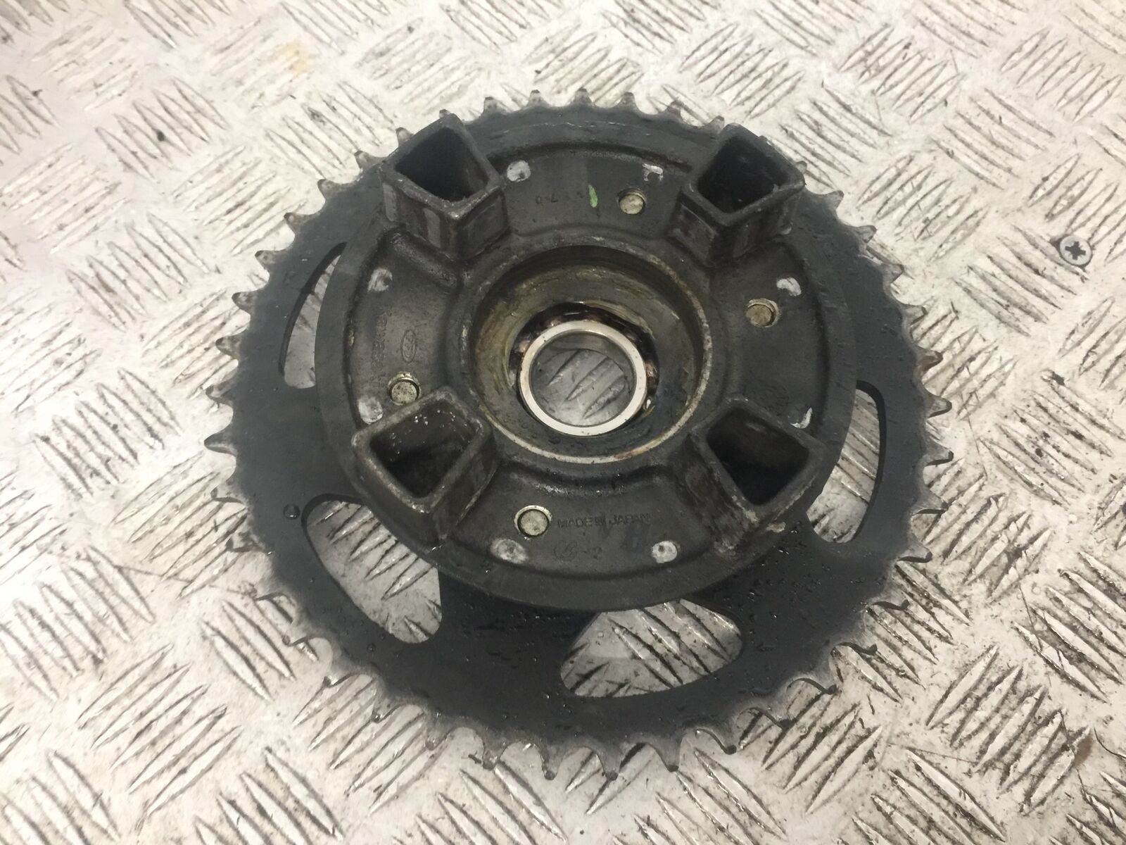 KAWASAKI ZX6R ZX6 R C1H REAR SPROCKET CARRIER YEAR 2005 2006 (STOCK 774)