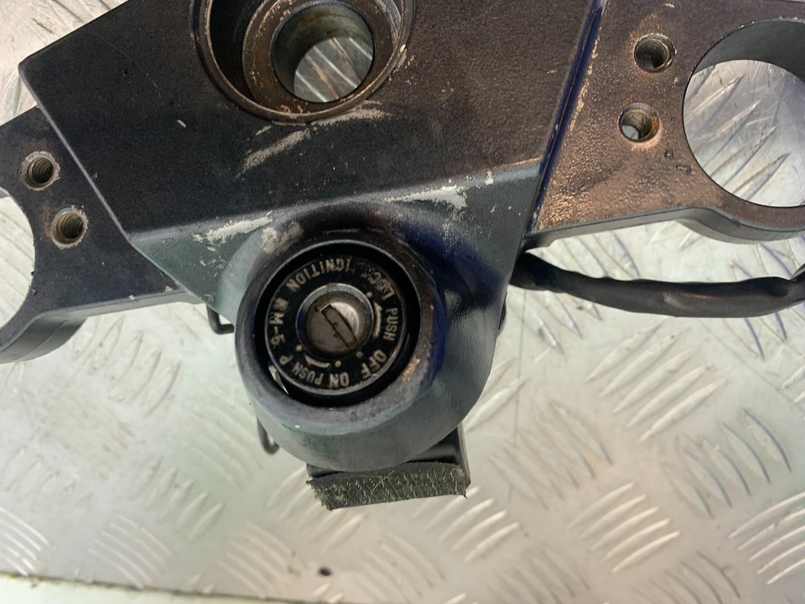 KAWASAKI ZZR1100 D LOCKS AND KEYS  YEAR 1993-2001 (CMB1289)