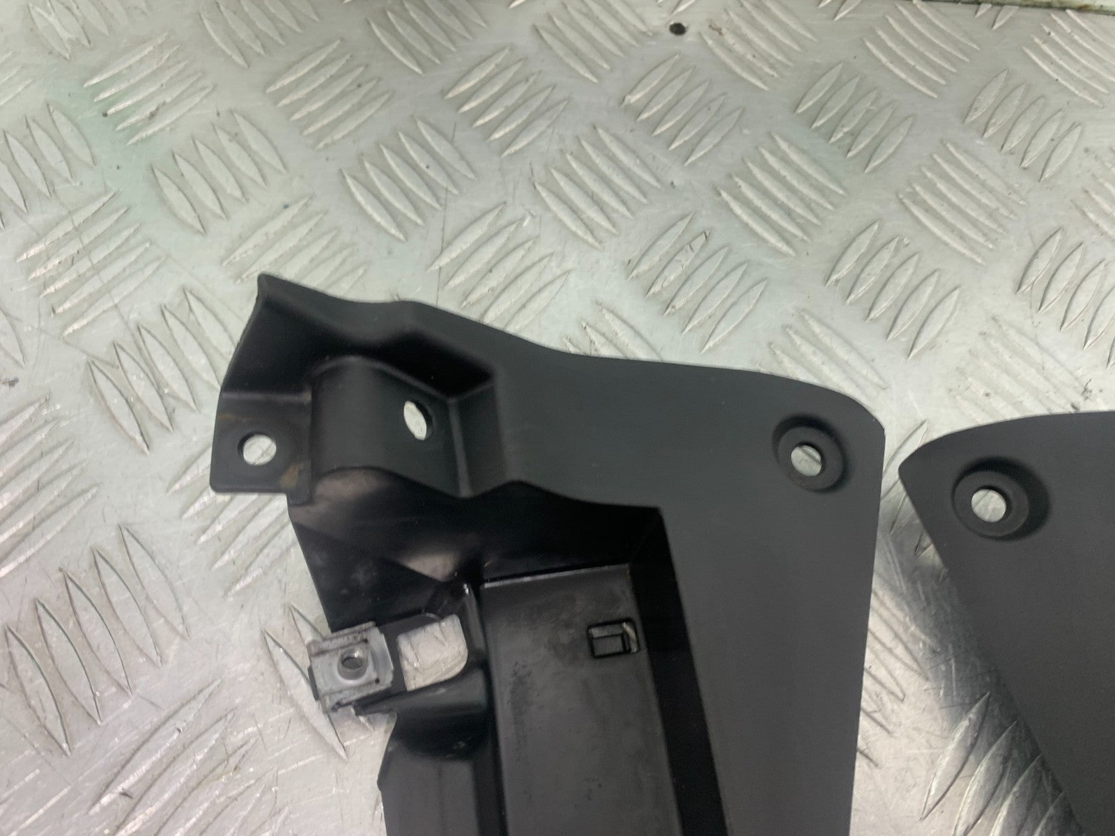 TRIUMPH 675 STREET TRIPLE RX LEFT AND RIGHT RADIATOR INFILLS  2015- 17 (CMB1299)