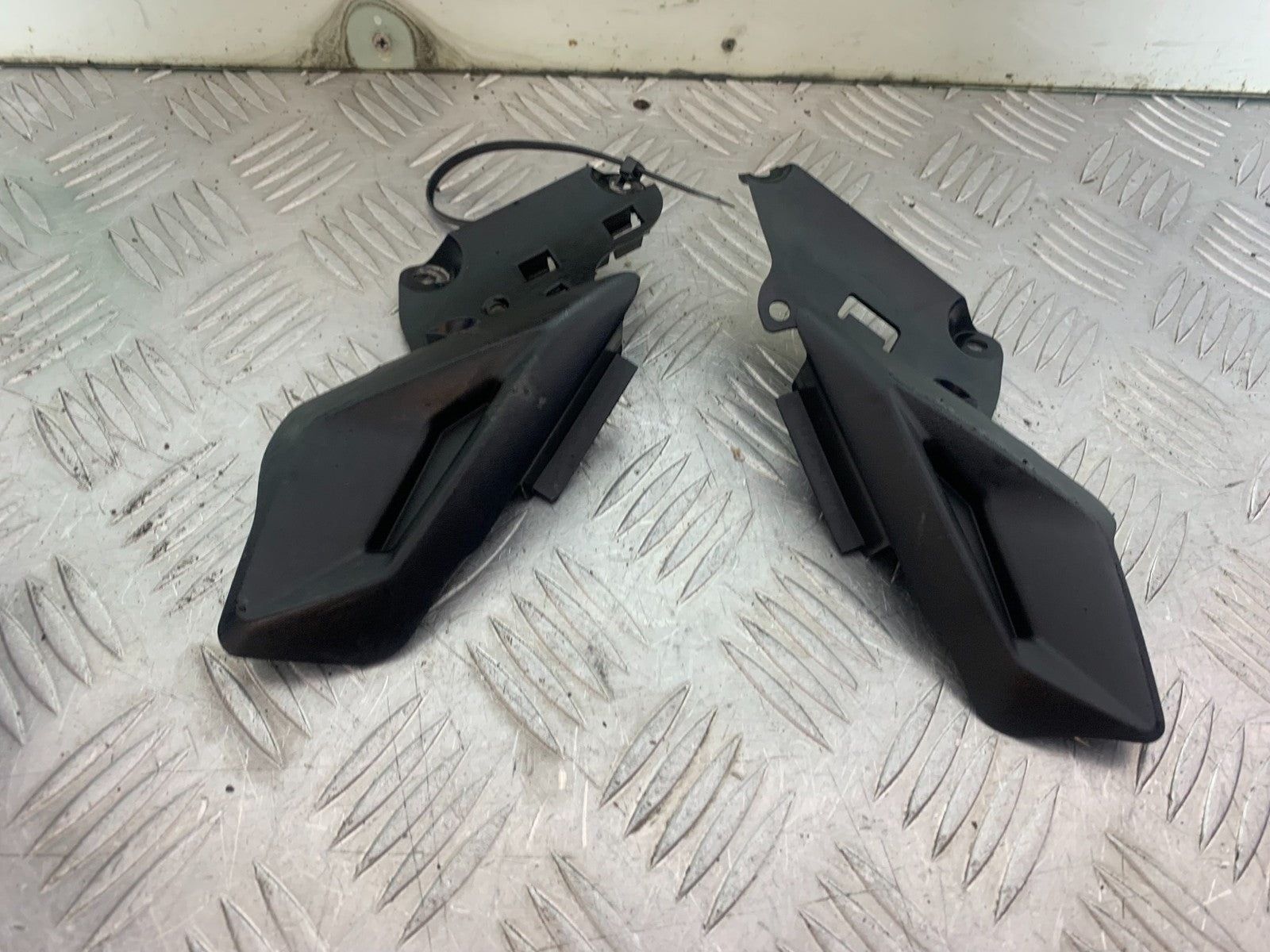 TRIUMPH 675 STREET TRIPLE LEFT AND RIGHT INFILLS   2013-2016 (CMB1186)