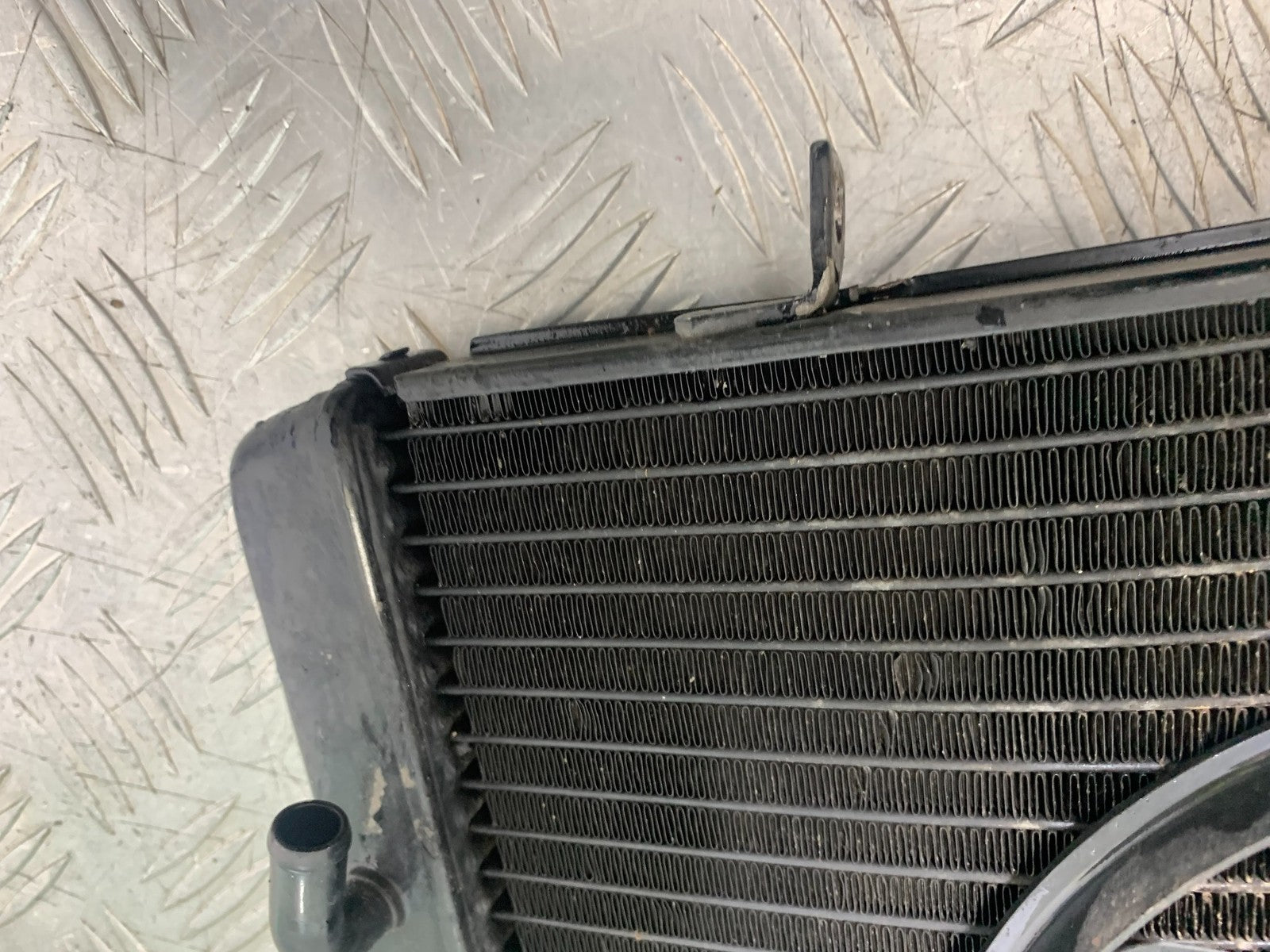TRIUMPH 675 STREET TRIPLE R RADIATOR AND FAN  YEAR 2013 - 2016 (CMB1221)