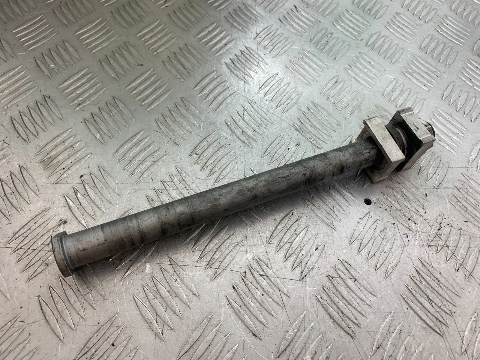APRILIA TUONO 1000 V4R REAR WHEEL SPINDLE   YEAR 2011-13  (CMB1331)